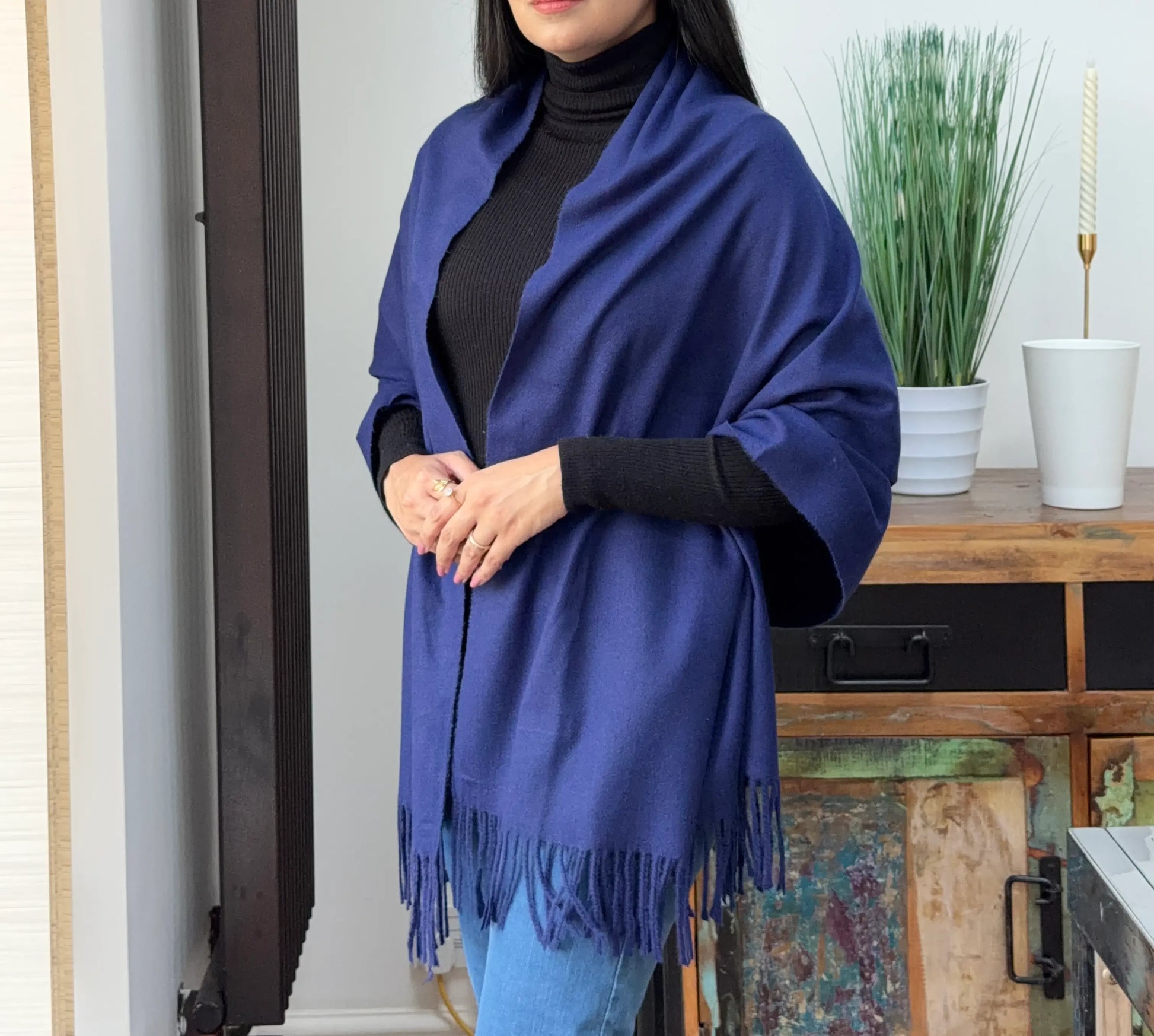 Midnight blue woolen shawl – soft and warm