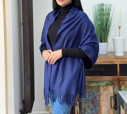 Midnight blue woolen shawl – soft and warm