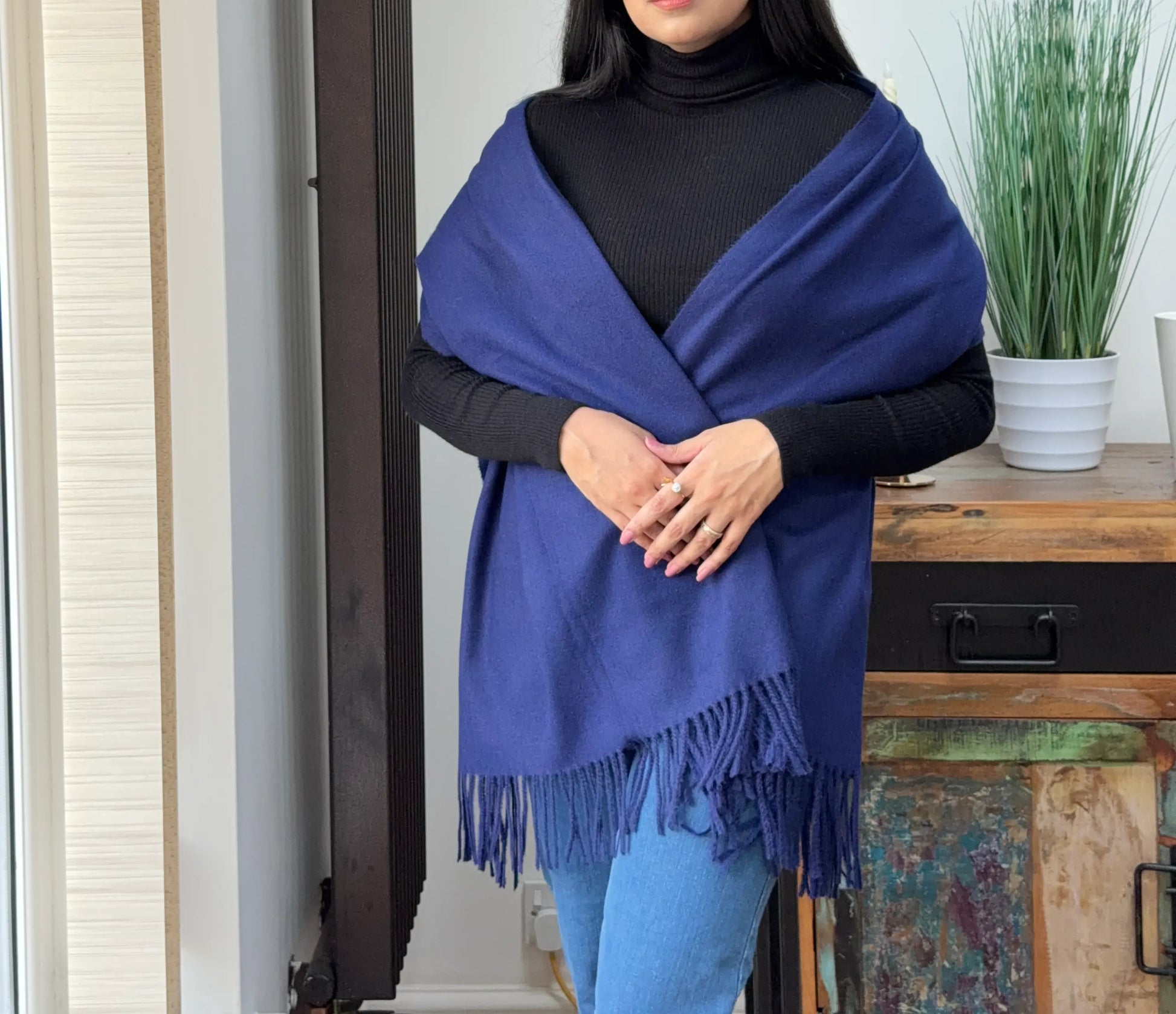 Midnight blue woolen shawl – soft and warm everyday wrap